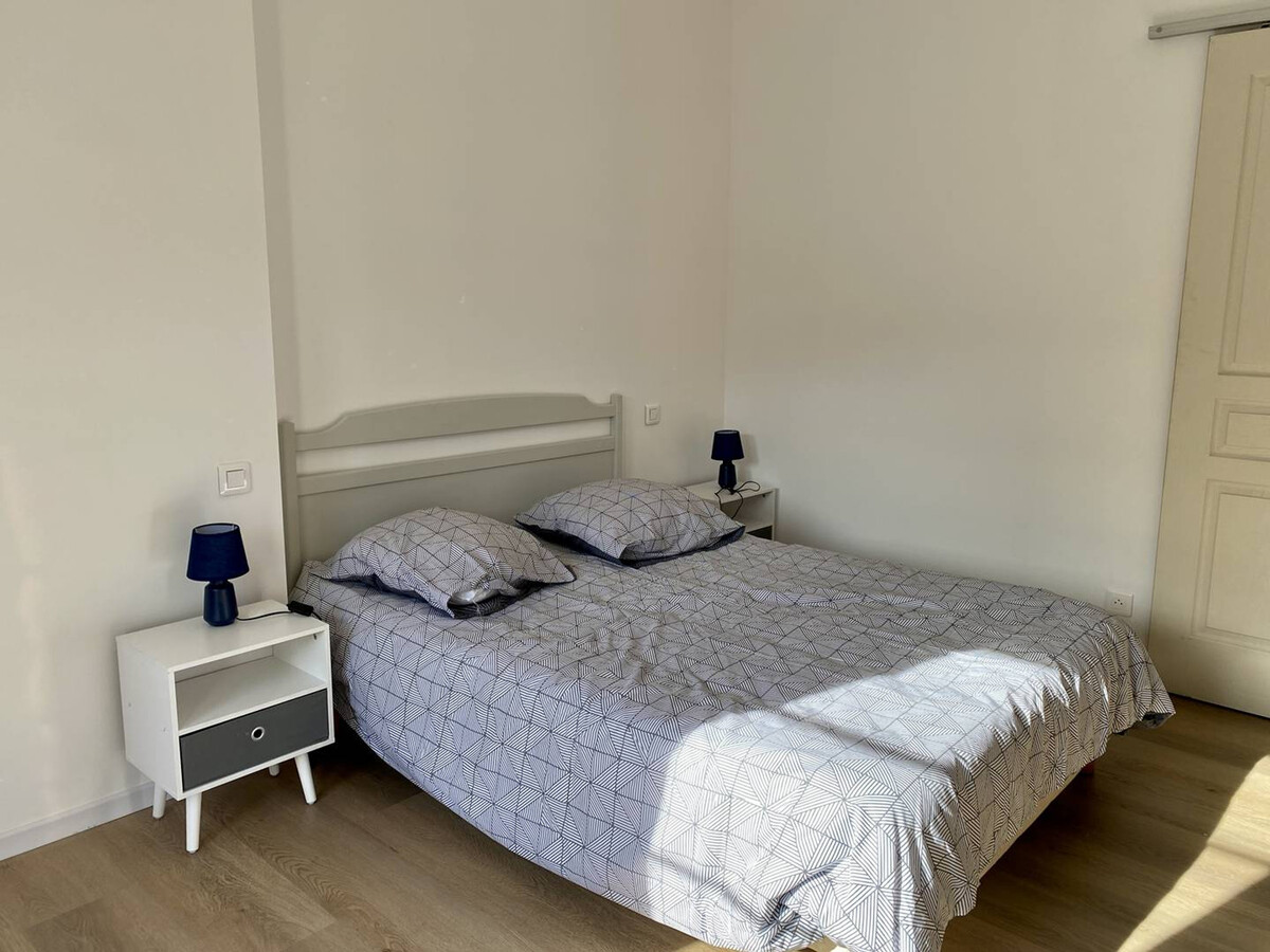 T2 rénové 2024 à Cambo-les-Bains, parking inclus - Photo 12