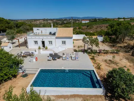 Dos Pombinhos – Maison rénovée avec piscine à Porches : photo 2