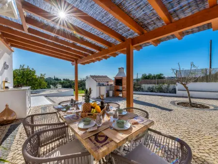 Dos Pombinhos – Maison rénovée avec piscine à Porches : photo 3