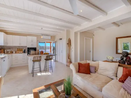 Dos Pombinhos – Maison rénovée avec piscine à Porches : photo 8