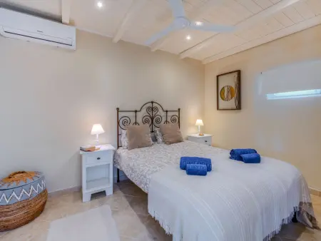Dos Pombinhos – Maison rénovée avec piscine à Porches : photo 11