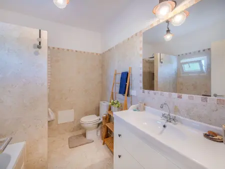 Dos Pombinhos – Maison rénovée avec piscine à Porches : photo 13