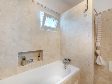 Dos Pombinhos – Maison rénovée avec piscine à Porches : photo 14