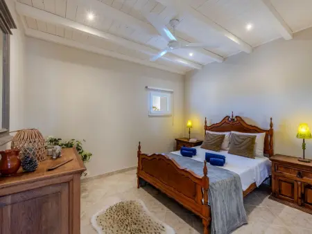 Dos Pombinhos – Maison rénovée avec piscine à Porches : photo 16
