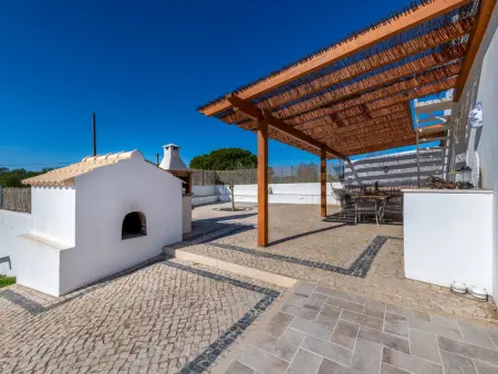 Dos Pombinhos – Maison rénovée avec piscine à Porches : photo 22