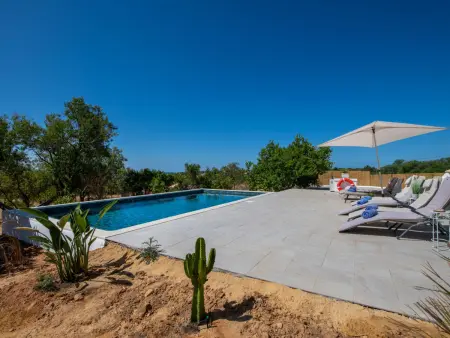 Dos Pombinhos – Maison rénovée avec piscine à Porches : photo 24