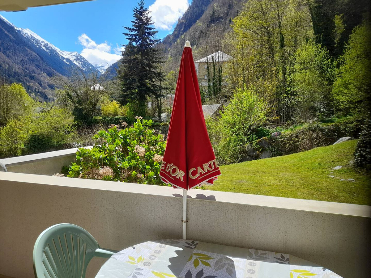 T2 6 personnes à Cauterets : parking, balcon montagne - Photo 3