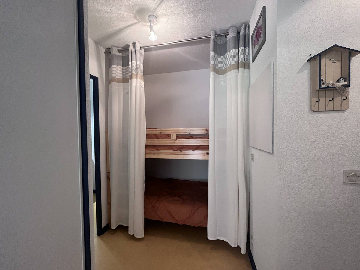 T2 6 personnes à Cauterets : parking, balcon montagne - Photo 5