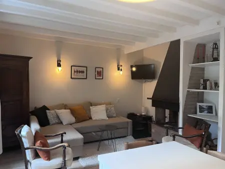 Location appartement à Cauterets, Charmant Appartement avec Cheminée à Cauterets - Animaux admis, Parking et Terrasse
