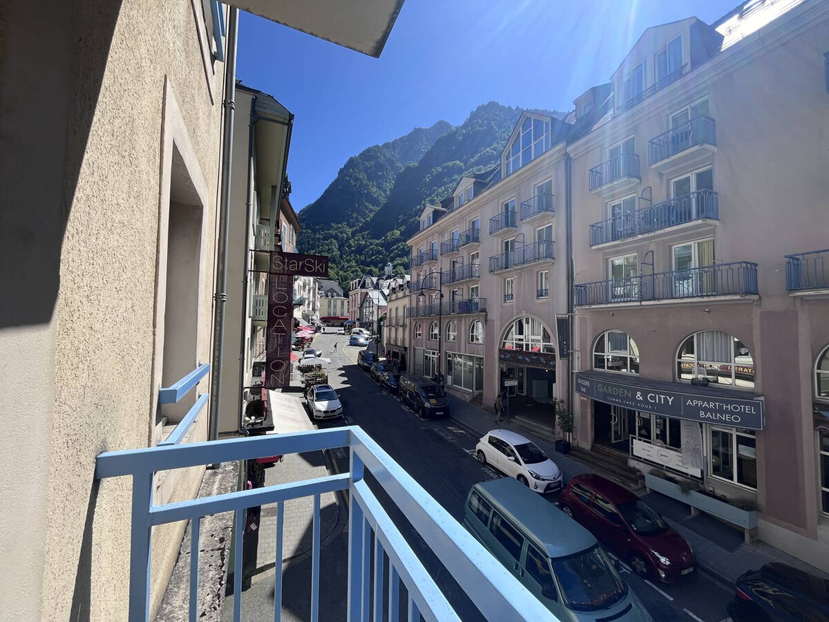 Appartement 30 m² hyper-centre Cauterets, balcon & parking - Photo 4
