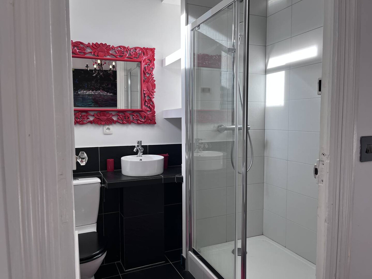 Appartement 8 pers, centre-ville Cauterets, balcon - Photo 3