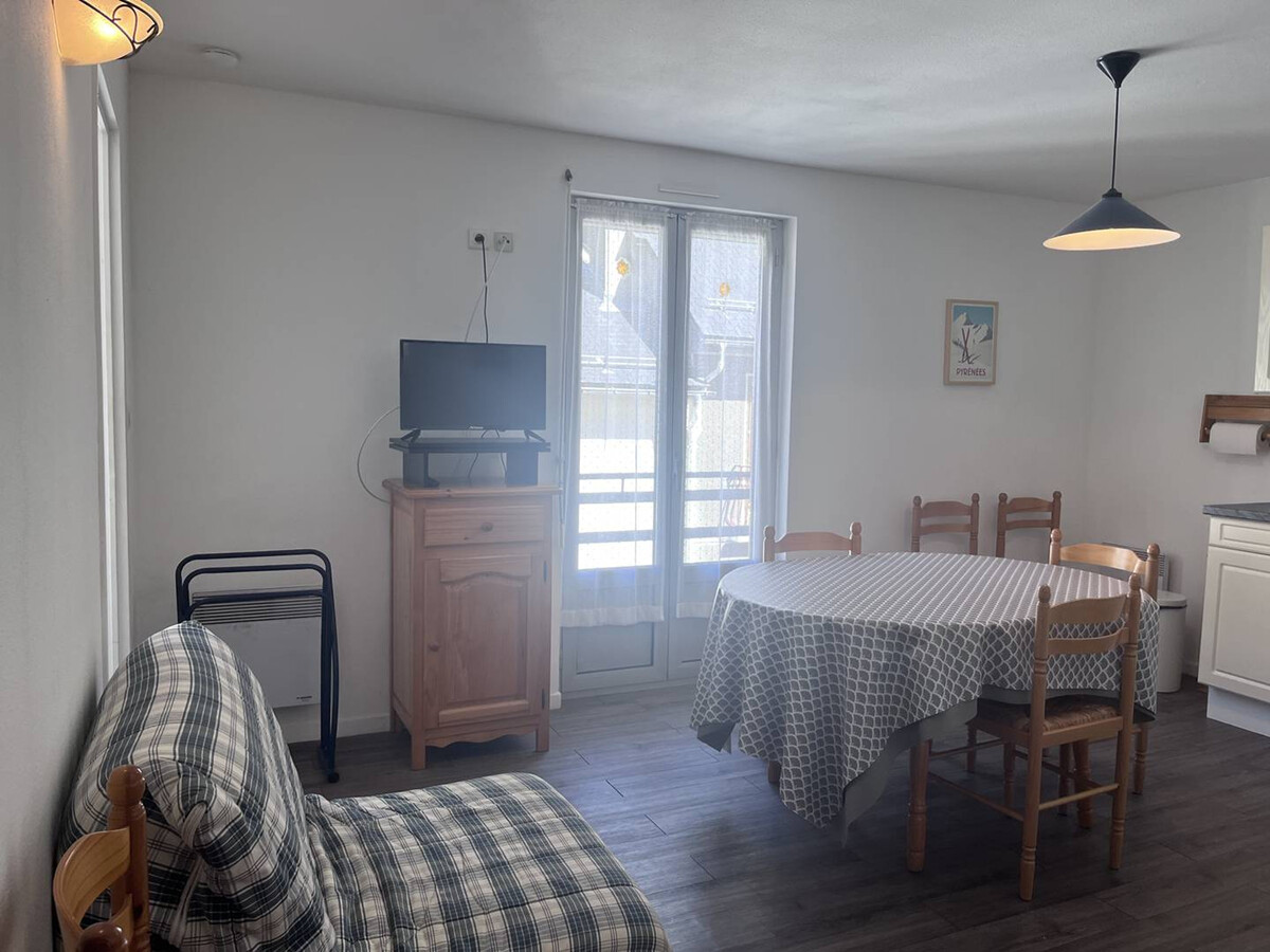 Appartement 4 personnes à Cauterets, balcon et casier à skis - Photo 2