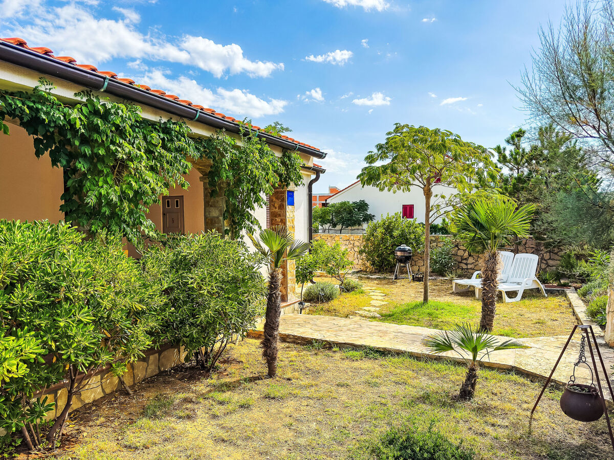 Maison Nada à 700 m de la plage de Ražanac - Photo 3