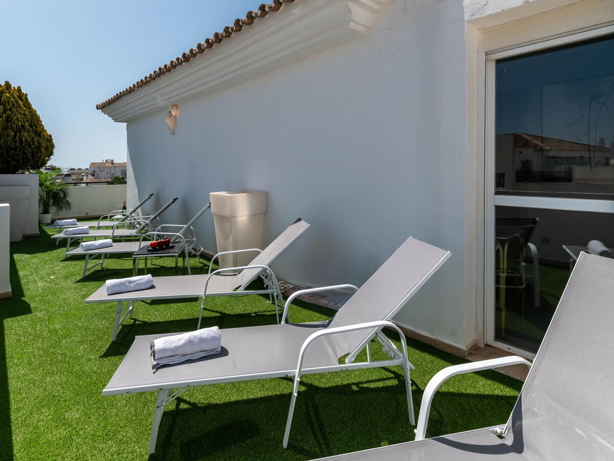 Duplex de luxe Puerto Banús : 4 piscines, jardins, vue mer - Photo 18