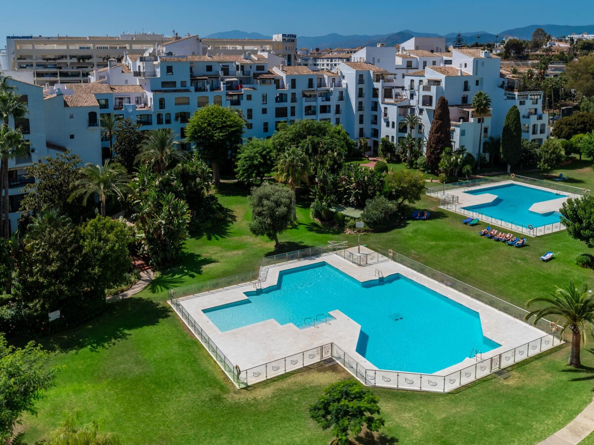 Duplex de luxe Puerto Banús : 4 piscines, jardins, vue mer - Photo 19