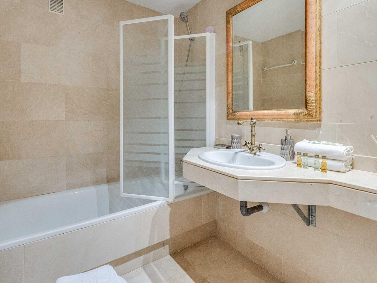 Duplex de luxe Puerto Banús : 4 piscines, jardins, vue mer - Photo 22