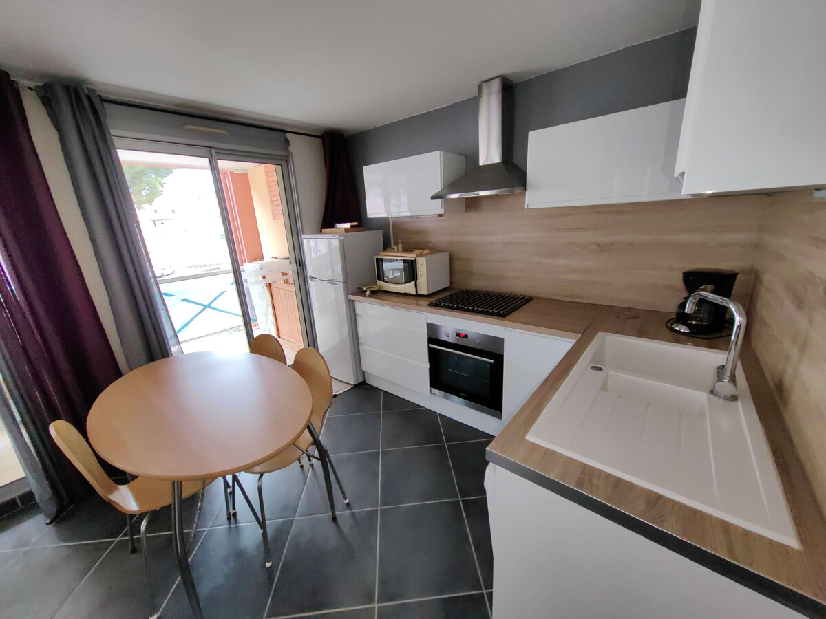 T3 rénové avec terrasse 25m² à 100m de la plage - Photo 4
