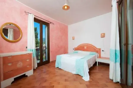 Location appartement à Villasimius, Appartement trois pièces avec piscine