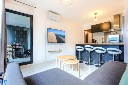 Location appartement à BORDEAUX, Charmant Appartement Moderne avec Parking