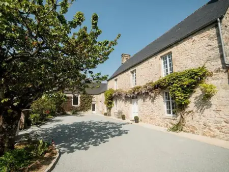 Gîte 6 pers. Grosville : piscine intérieure en chapelle : photo 2