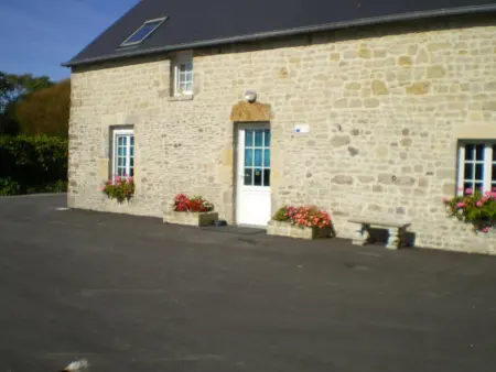 Location gite à Sainte Marie du Mont, Maison individuelle en pierre près dUtah Beach