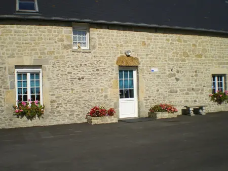 Maison en pierre à Sainte-Marie-du-Mont, 1 km d'Utah Beach : photo 2