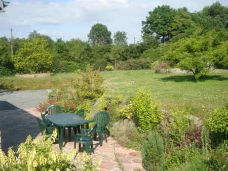 Gîte en pierre avec jardin clos à Heugueville-sur-Sienne : photo 10