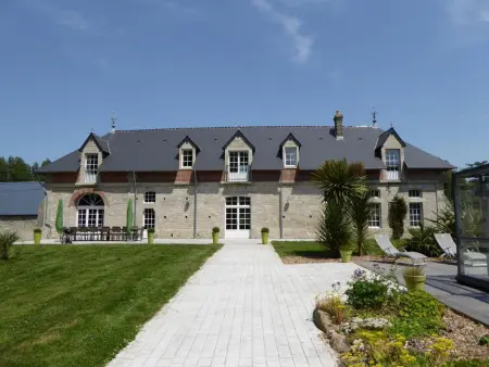 Les Écuries : gîte 5 chambres, piscine et salle de billard : photo 3
