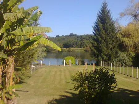 Gîte Dordogne : maison au bord de l'eau, accès voie verte : photo 4