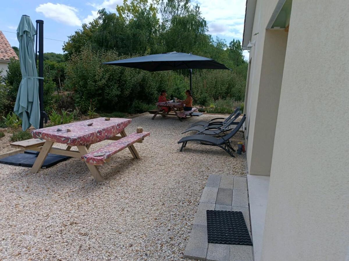 Studio neuf avec terrasse et parking à Baignes - Photo 5