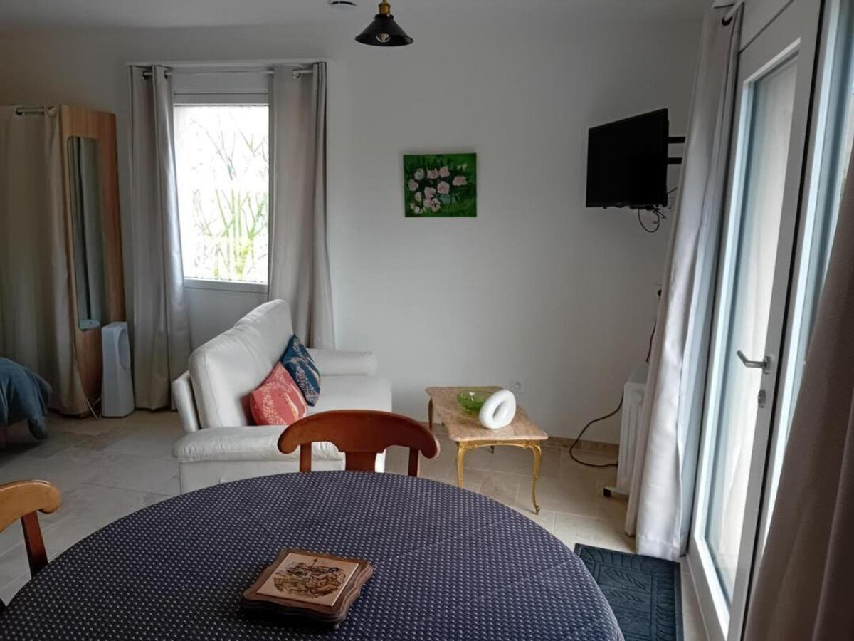 Studio neuf avec terrasse et parking à Baignes - Photo 10