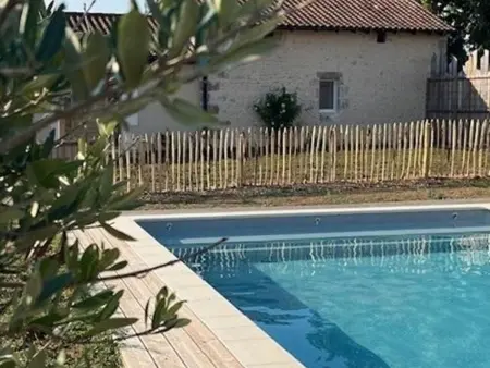 Location gite à Brantôme en Périgord Brantôme en Périgord, Gîte confortable avec piscine et jardin à Brantôme