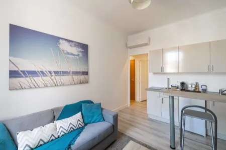 Location appartement à Cannes, Bel appartement rénové - Carré d'Or - 2BR/2p