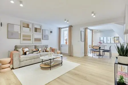 Location appartement à Paris, Superbe appartement climatisé Paris Centre Place Bourse