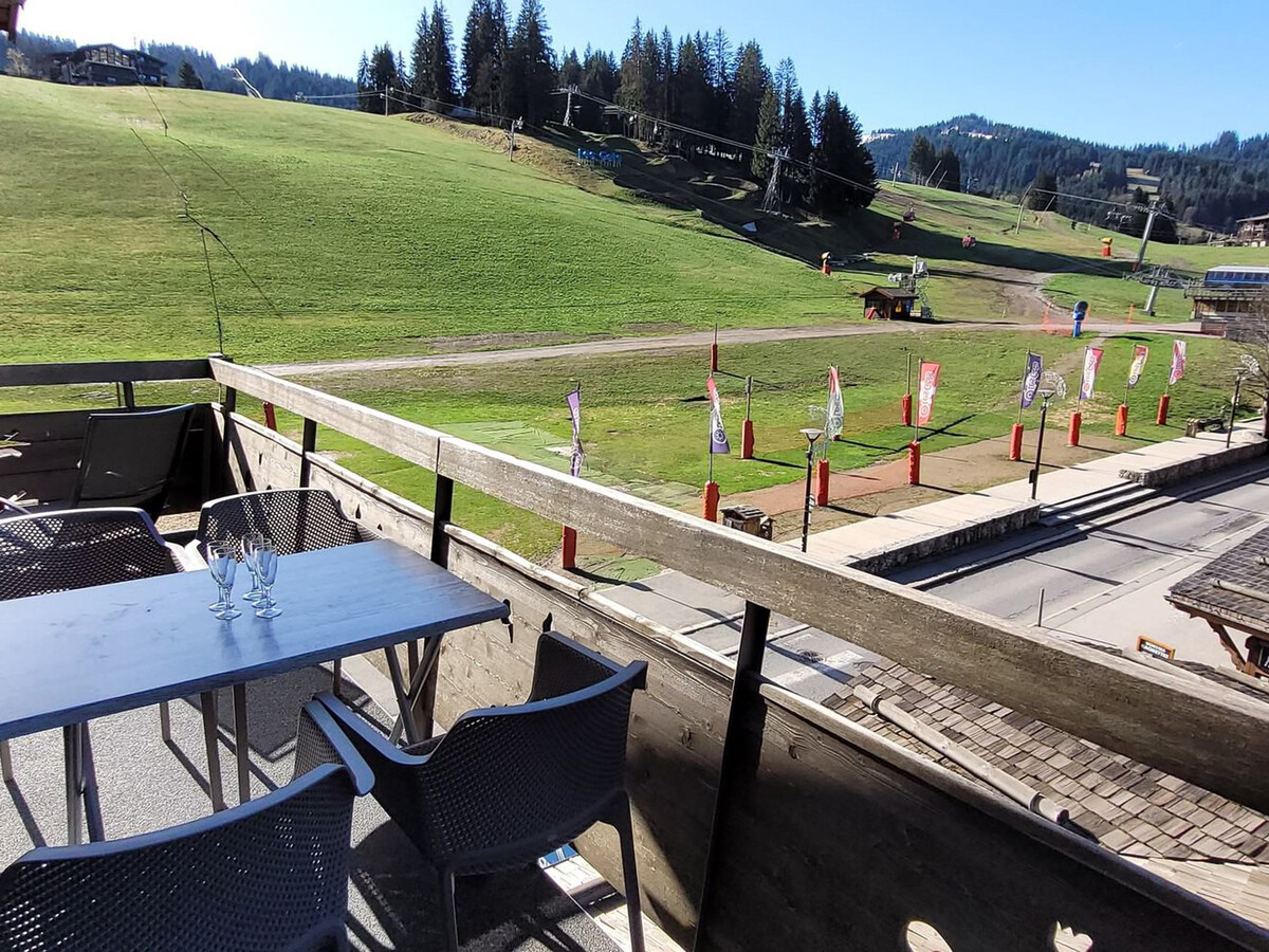 Appartement 85 m² rénové aux Gets, balcons vue pistes - Photo 2