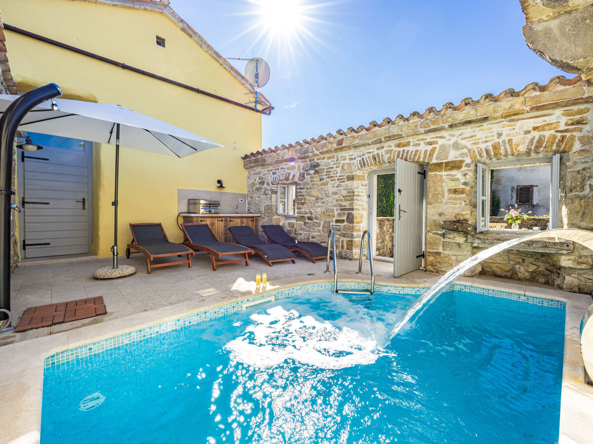 Maison Franz avec piscine privée à Pićan - Photo 1