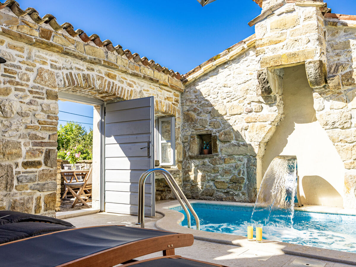 Maison Franz avec piscine privée à Pićan - Photo 8