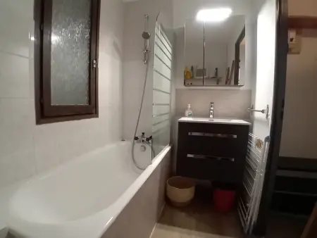 Studio cabine 26m² aux Carroz, 50m du ski bus gratuit : photo 5