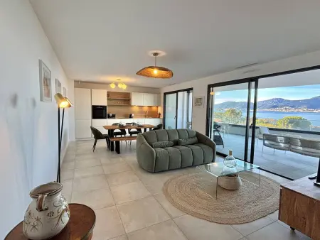 Location appartement à Porticcio, Appartement à Porticcio, Terrasse Spacieuse et Parking