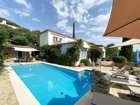 Location maison à Begur, Villa avec Piscine Privée et Terrasse à Begur, au Calme
