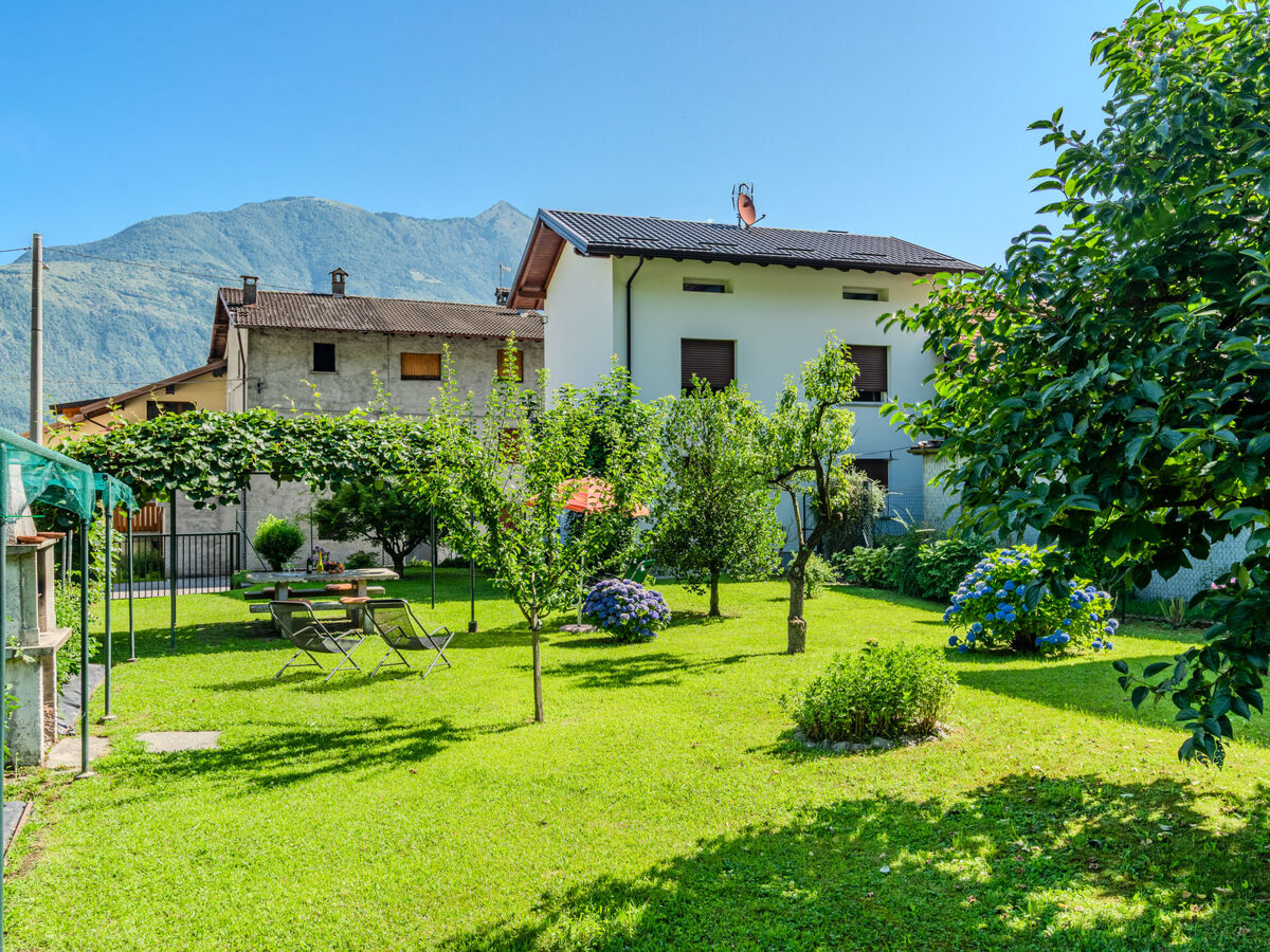 Maison Delma à Colico, vue sur montagnes et jardin - Photo 1