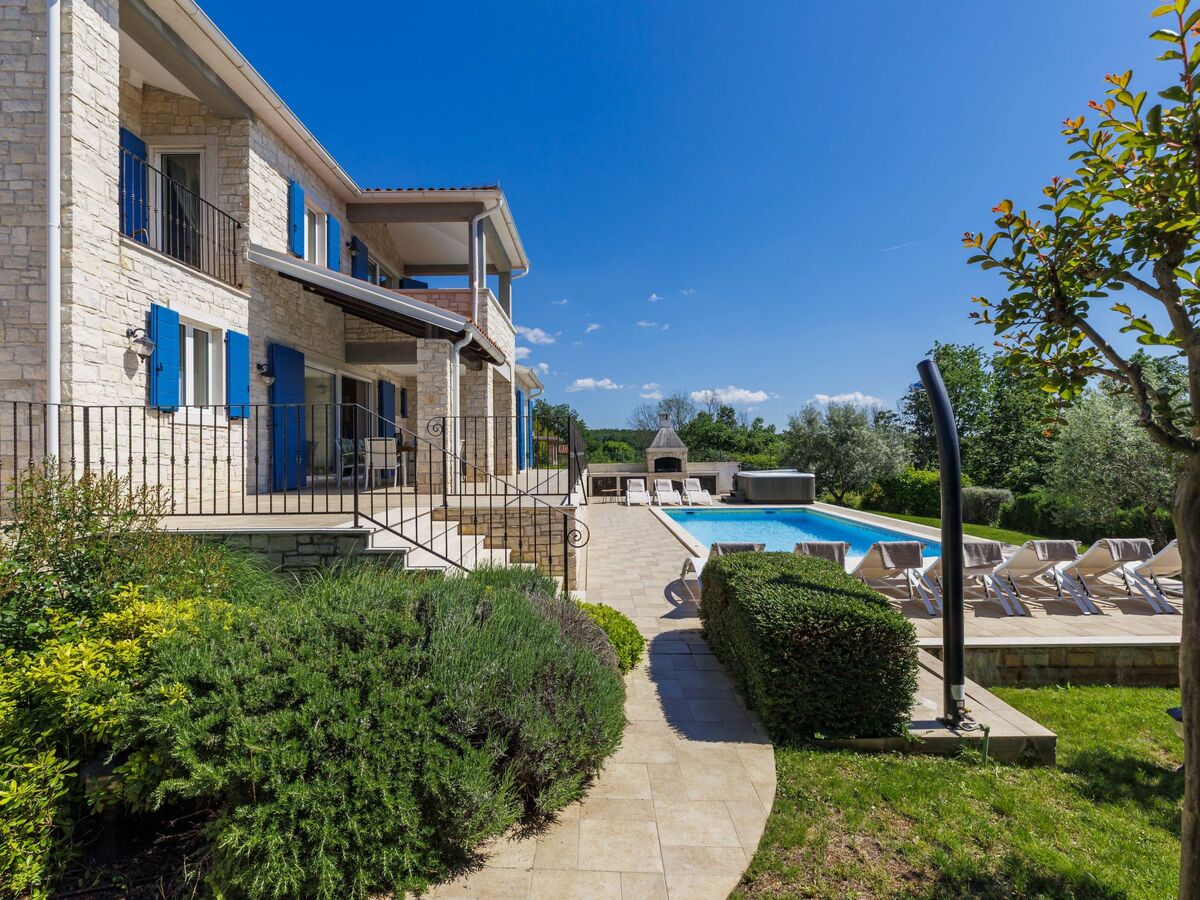 Villa Babudri : 10 pers, piscine chauffée, Višnjan - Photo 1