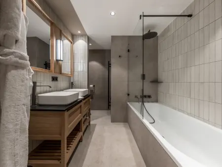 Appartement 4 chambres Les Allues, conciergerie 5* incluse : photo 9