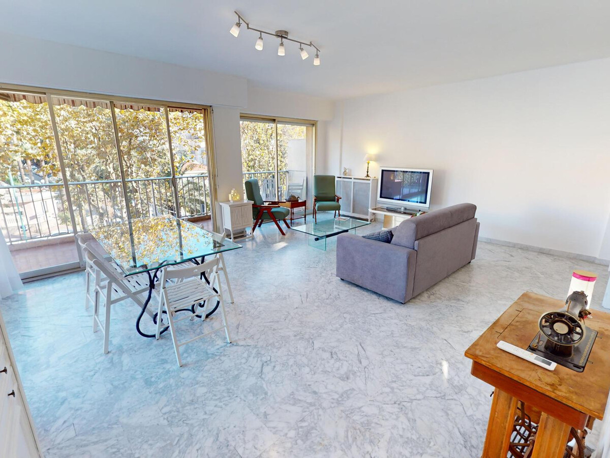 Appartement 2P centre Menton, terrasse et parking privé - Photo 4