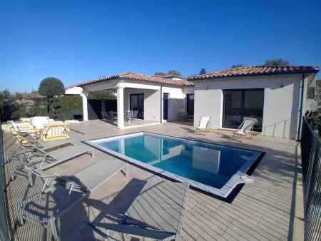 Location maison à Vallon Pont d'Arc, Villa moderne avec piscine privée, climatisée, proche centre Vallon Pont dArc