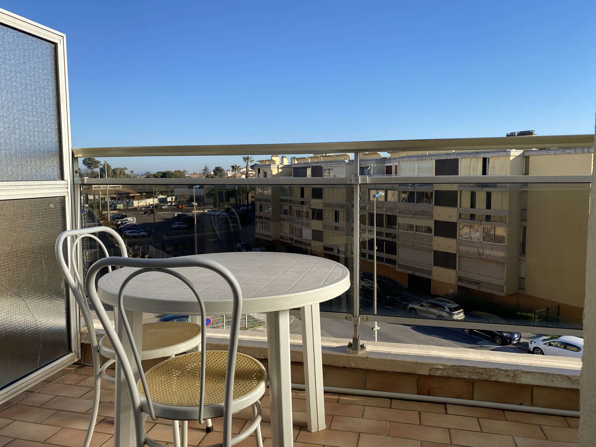 T1 Balaruc-les-Bains, terrasse vue étang & parking - Photo 2
