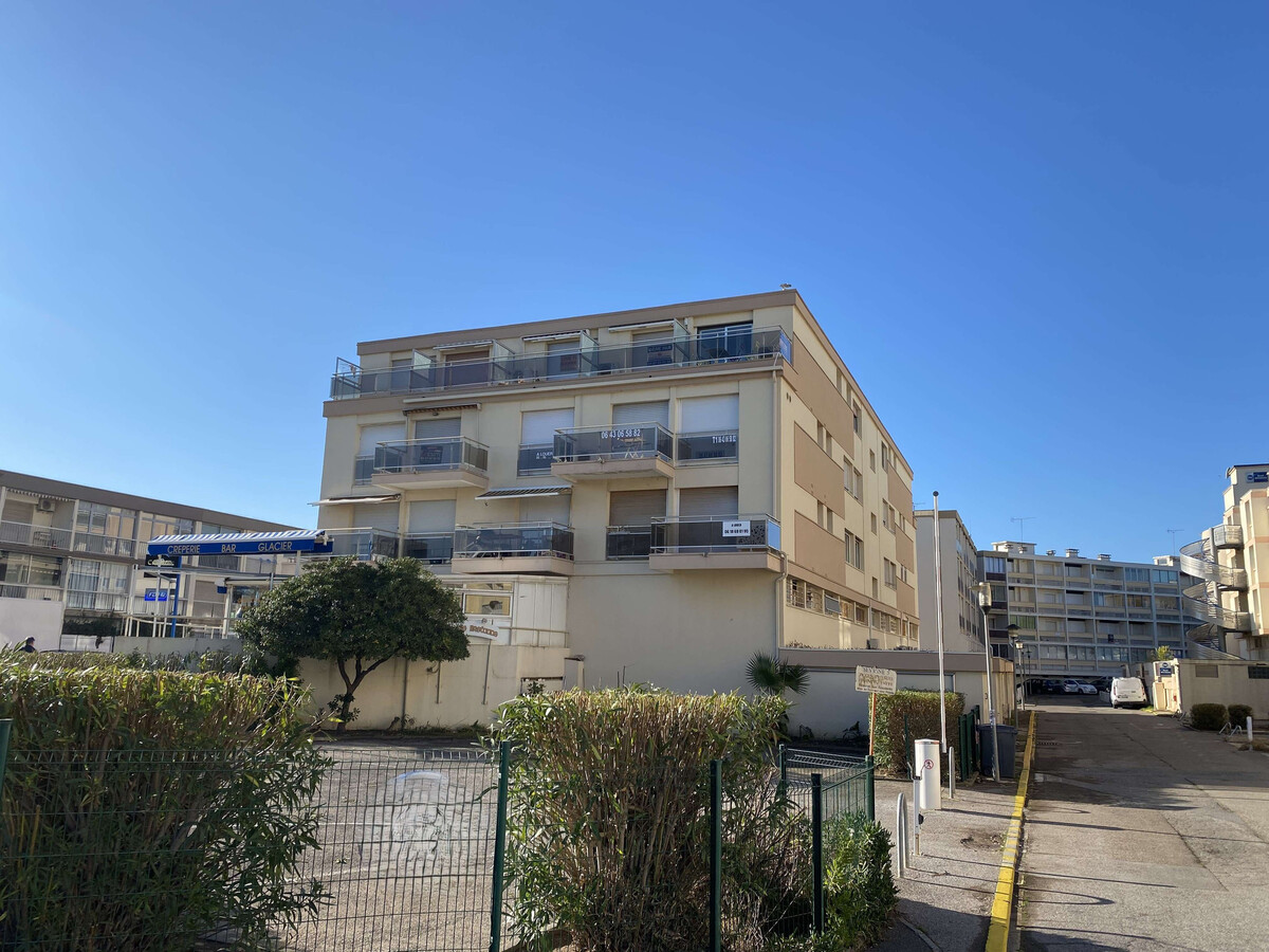 T1 Balaruc-les-Bains, terrasse vue étang & parking - Photo 12