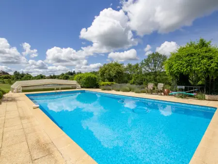 Location gite à Thenon, Maison campagnarde avec piscine et cheminée, Périgord Noir