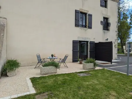 Gîte au bord de la rivière avec 2 terrasses à Saint-Maurice-des-Lions : photo 3