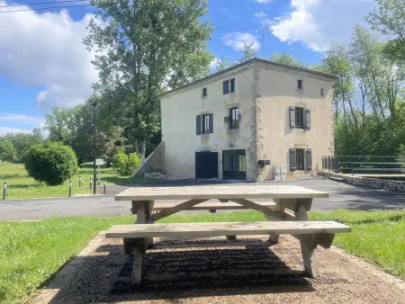 Gîte au bord de la rivière avec 2 terrasses à Saint-Maurice-des-Lions : photo 6